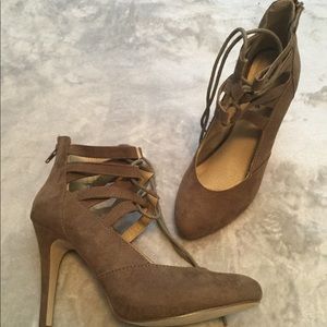 STYLUXE 7 1/2 TAUPE Heel Billion Bootie